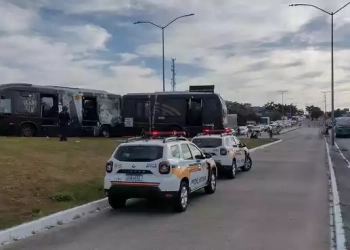 Batida entre dois ônibus deixa 17 feridos na Avenida Pedro I