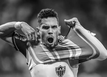 Paulinho brilha, Atlético-MG vence o Athletico-PR e reage na Libertadores