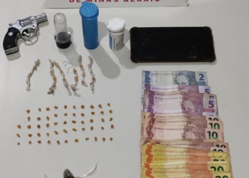 MANHUMIRIM – PM prende autor de tráfico e apreende drogas.