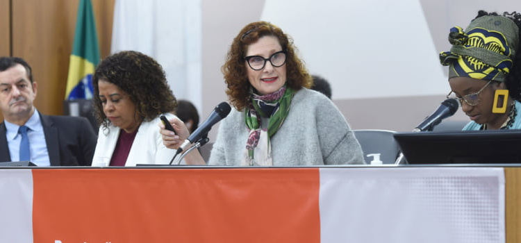 Antonio Carlos Arantes (1º - secretário da ALMG  PL/MG),
Leninha (1ª - vice-presidente da ALMG - PT/MG), 
Elizabeth Jucá e Mello Jacometti (secretária de Estado de Desenvolvimento Social),
Andréia de Jesus (deputada estadual PT/MG)