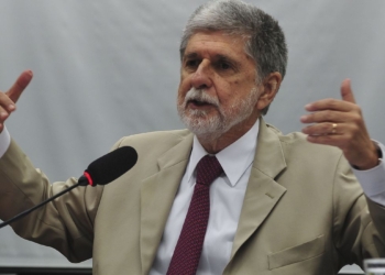 Chefe de gabinete de Zelensky liga para assessor de Lula