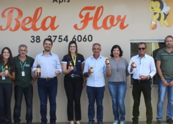 Com assistência da Emater-MG, casal de apicultores obtém registro para comercializar em todo o Brasil