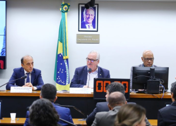 Ministério da Saúde estima que vacina contra dengue esteja disponível no SUS em um ano e meio