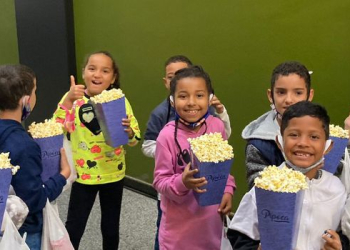 Projeto do Governo Estadual reconhece iniciativas de sucesso de escolas e leva estudantes para viagens e outras experiências