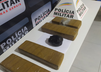 MANHUAÇU – PM apreende drogas no bairro São Francisco de Assis