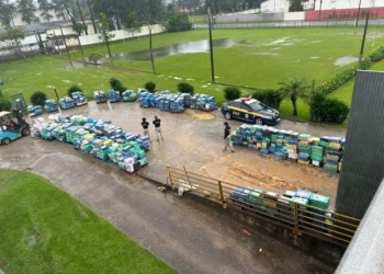 PRF apreende bitrem carregado com 25 toneladas de maconha na Grande Florianópolis
