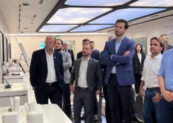 Governo de Minas fecha parceria com Huawei para treinamento tecnológico de 70 mil professores da rede estadual