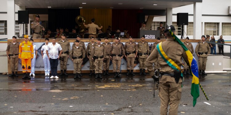 MANHUAÇU – Polícia Militar realiza solenidade de entrega da boina aos alunos do CFSd