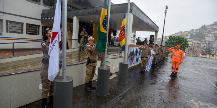 MANHUAÇU – Polícia Militar realiza solenidade de entrega da boina aos alunos do CFSd