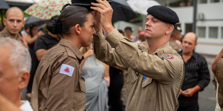 MANHUAÇU – Polícia Militar realiza solenidade de entrega da boina aos alunos do CFSd