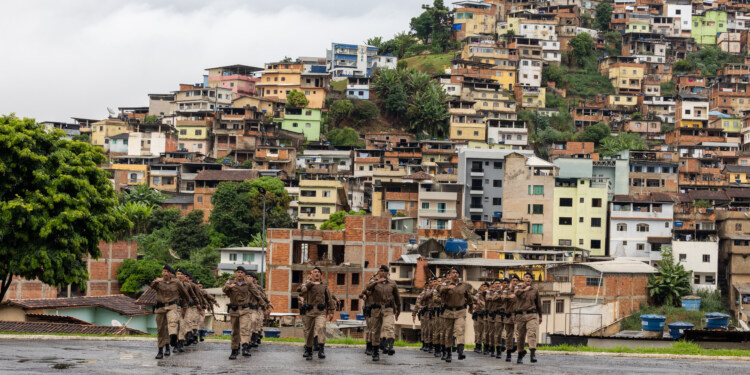MANHUAÇU – Polícia Militar realiza solenidade de entrega da boina aos alunos do CFSd