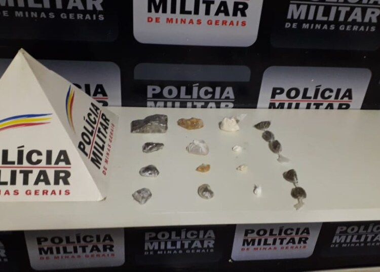 MANHUAÇU – PM apreende drogas no bairro Santa Terezinha