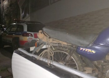 MANHUAÇU – PM prende/apreende autores e recupera motocicleta furtada