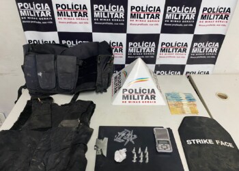PONTE NOVA: Polícia Militar de Minas Gerais apreende drogas, colete e prende homens envolvidos com o tráfico