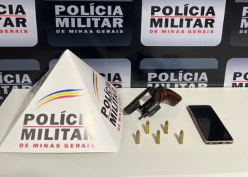 MANHUAÇU – Durante ocorrência de ameaça, PM apreende arma de fogo