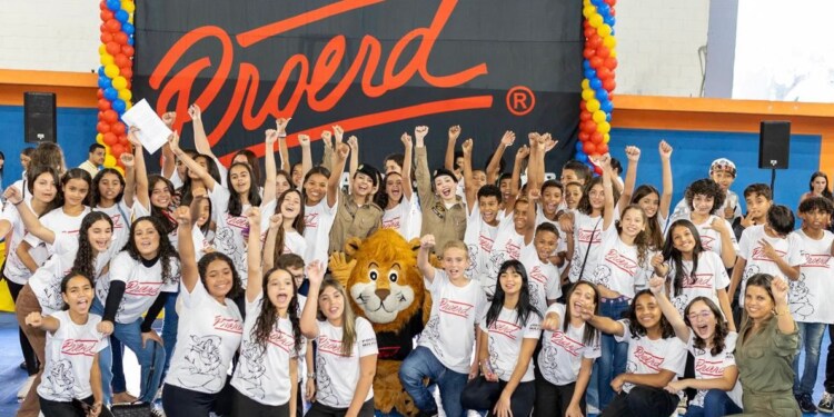 MANHUAÇU – Polícia Militar realiza formatura de 648 alunos do PROERD