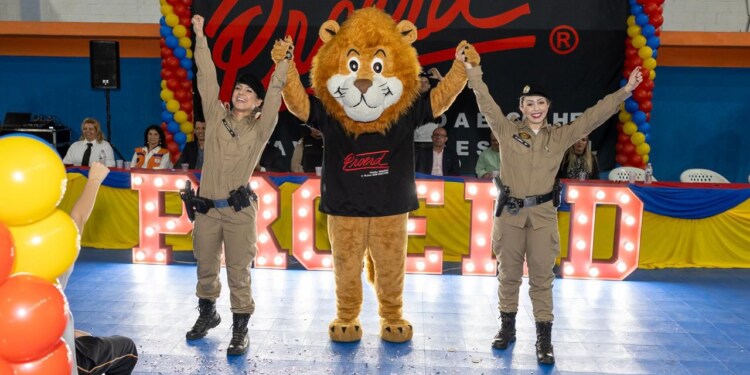 MANHUAÇU – Polícia Militar realiza formatura de 648 alunos do PROERD